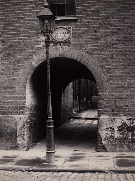 Victorian Street, Historical London, East End London, Victorian Life, Victorian London, London History, London Photographer, Old Street, London Town