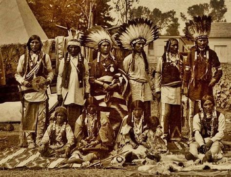 Jicarilla Apache group - 1898 Apache Indian, Sioux Indian, Native American Images, Native American Photos, Indian Tribes, Indian Chief, Native American Heritage, We Are The World, Indian History