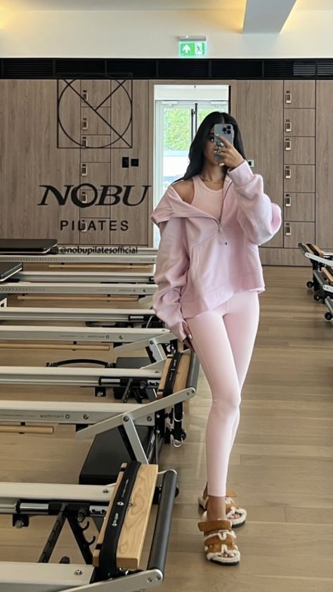 Aesthetic Gym Clothes, Pilates Princess Workout, Reformer Pilates Aesthetic, Workout Aesthetic Gym, Gym Aesthetic Women, Winter Gym Outfit, Cardio Bunny, Princess Workout, Workout Outfits Aesthetic