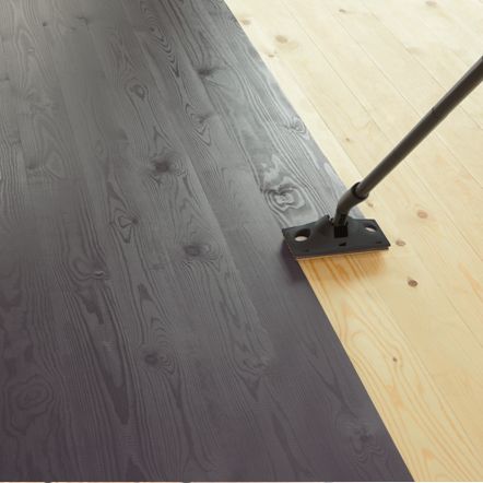 Apply paint along the grain rather than across it. Painting Laminate Floors, Renovation Parquet, Painted Wooden Floors, Painted Hardwood Floors, Painted Floorboards, Diy Wood Floors, Old Wood Floors, Painted Wood Floors, Painting Laminate