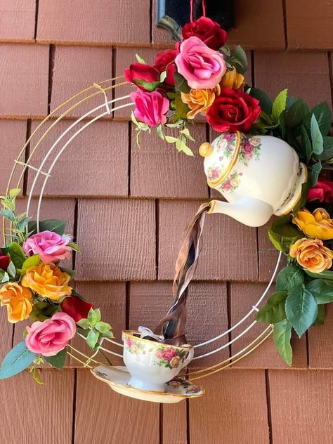 Decorate With Tea Cups, Teapot Centerpiece Ideas, Diy Giant Teacup, Tea Cup Wreath Diy, Tea Room Decor Ideas, Christmas Tea Decorations, Diy Tea Party Decor, Tea Cup Ideas Diy Crafts, Tea Pot Crafts Diy Ideas