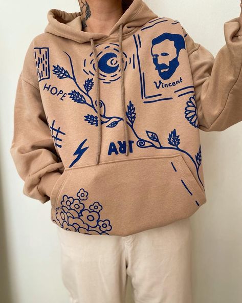 Painting A Hoodie, Abstract Hoodie Design, Painting On Hoodies, Diy Hoodie Design, Sweatshirt Painting, Hoodie Painting, Gender Neutral Outfits, Paint Sweatshirt, Hoodies Vintage