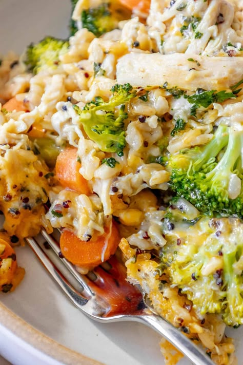 Easy Flavorful Chicken Recipes, Healthy Dinner Recipes With Quinoa, Ww Friendly Dinners, Easy Casserole Recipes To Freeze, One Pot Chicken And Quinoa, Chicken Quinoa Bake Recipes, Easy Chicken Casserole Healthy, Shredded Chicken Dinner Ideas Healthy, Chicken With Quinoa Recipes