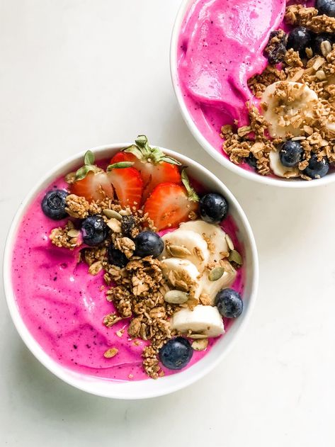 Dragon Fruit Smoothie Bowl Recipe, Healthy Midnight Snacks, Dragon Fruit Bowl, Perfect Smoothie Bowl, Fruit Smoothie Bowl, Dragonfruit Recipes, Dragon Fruit Smoothie Bowl, Diy Oat Milk, Dragon Fruit Smoothie