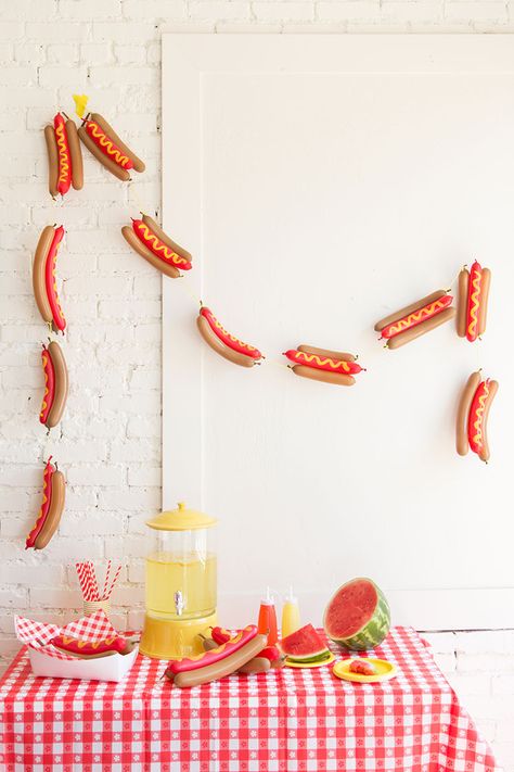 DIY hot dog balloon garland - The House That Lars Built Hot Dog Party, Dog Balloon, Hot Dog Bar, Bbq Essentials, Halloween Fest, Balloon Garland Diy, Party Girlande, Garland Diy, Dog Birthday Party