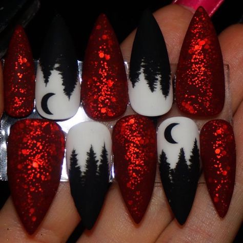 Christmas Witch Nails, Christmas Nails 2023 Stiletto, Halloween Christmas Nails, Pagan Yule Nails, Goth Holiday Nails, Witchy Christmas Nails, Scary Christmas Nails, Yule Nail Art, Gothmas Nails