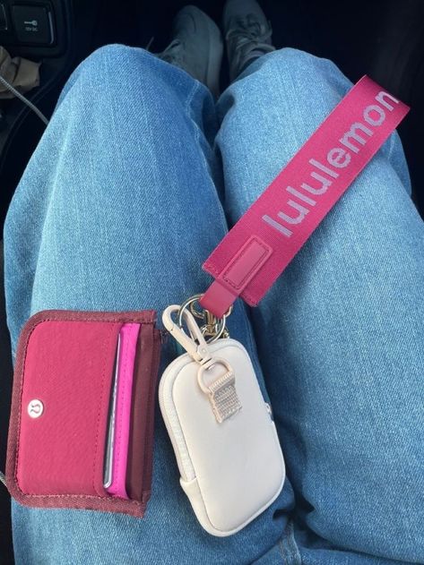 Lulu Lemon Lanyard, Wallet Key Chains, Car Key Lanyard Aesthetic, Car Lanyard Aesthetic, Cute Key Chains For Car Keys With Wallet, Things To Put On Your Keychain, Car Keys Lanyard, Key Inspo Aesthetic, Lululemon Car Keychain