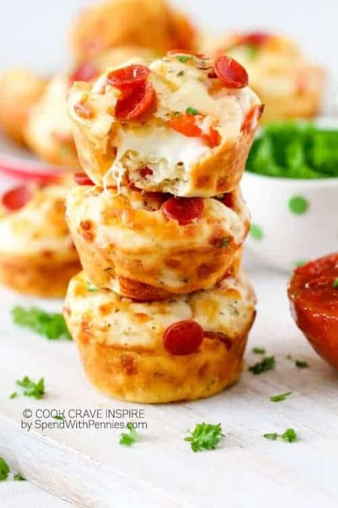 Easy Cheesy Pepperoni Pizza Puffs by SpendWithPennies.com! The perfect snack or lunch box addition! Add your favorite toppings to make these your own! Pepperoni Pizza Puffs, Pizza Puffs, Non Sandwich Lunches, Spend With Pennies, Puff Recipe, Mini Pizzas, Party Appetizers Easy, Summer Recipes Dinner, Easy Cheesy