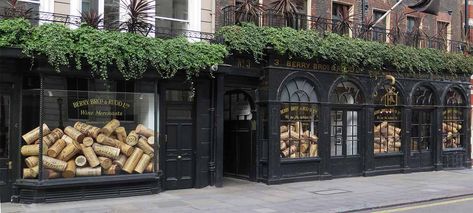 Wine Shop Window Display, Wine Shop Interior, Bakery Shop Interior, Wine Room Design, Wine Boutique, Paris Bistro, Wine Bottle Corks, Window Display Design, Wine Display