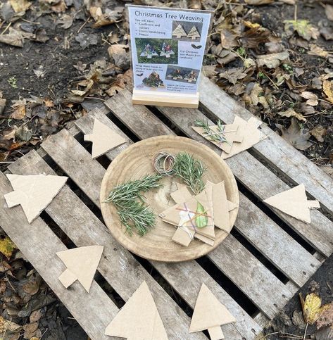 Tree Weaving, Mothers Day Crafts Preschool, Forest School Activities, Fine Motor Activities For Kids, Nursery Activities, Nature School, Christmas Forest, Christmas Carnival, Christmas Arts And Crafts