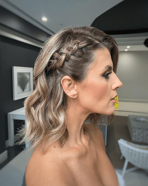 Glamorous Side Braids for a Stunning Look Side Of Head Braid Hairstyles, One Side Braided Hairstyles, Single Side Braid, Braided Hairstyles Thin Hair, Side Braid With Curls, Braids For Thin Hair, Side Braids, Wedding Hair Side, Side Braid Hairstyles