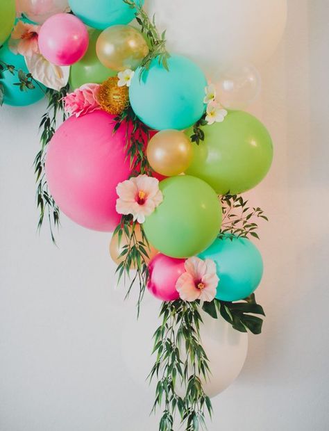 20 Best Balloon Party Ideas | Best of Pinterest - TINSELBOX Tropisk Fest, Floral Balloon Arch, Luau Baby Showers, Moana Birthday Party, Floral Balloons, Hawaiian Birthday, Fiesta Tropical, Tropical Birthday, Moana Birthday