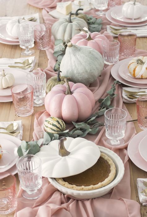 Pastel Thanksgiving tables cape from ispydiy Pastel Thanksgiving, Color Palette Orange, Decorate For Thanksgiving, Pink Thanksgiving, Pink Pumpkin Baby Shower, Friendsgiving Feast, Deco Pastel, Blue Halloween, I Spy Diy