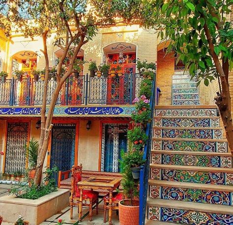 House in Shiraz Iran Stairs Old House, Persian Vibe, Cool Backrounds, Persian Restaurant, Beautiful Iran, Shiraz Iran, 1001 Nights, Indian Bedroom Decor, Art Arabic