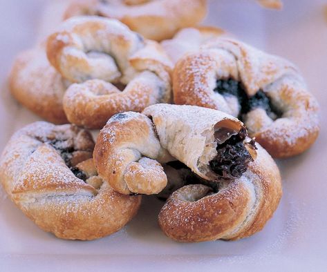 Chocolate hazelnut croissants | Australian Women's Weekly Food Chocolate Hazelnut Croissant, Basic Crepe Recipe, Croissants Recipe, Wassail Recipe, Mince Pie Recipe, Easy Tart Recipes, Nice Cream Recipe, Bean Cakes, Sour Cream Cake