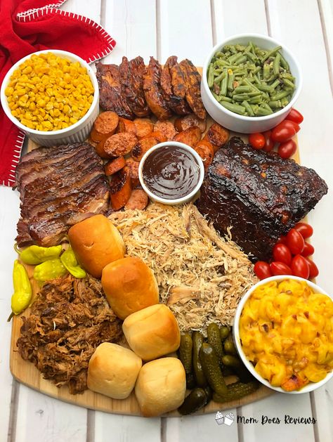 Bbq Charcuterie Board, Bbq Charcuterie, Appetizer Buffet, Bacon Dishes, Rib Meat, Birthday Bbq, Friendsgiving Dinner, Party Food Buffet, Bbq Seasoning