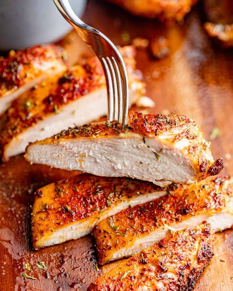 Traeger Grill Recipes Chicken, Pellet Grilled Chicken, Smoked Chicken Breast Recipe, Smoker Recipes Chicken, Smoked Chicken Breast, Traeger Chicken, Brine Chicken Breast, Smoked Chicken Recipes, Bbq Chicken Breast