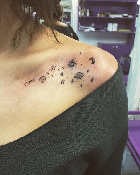 ᴘɪɴᴛᴇʀᴇsᴛ ❂ ᴄʜᴀʀᴍsᴘᴇᴀᴋғʀᴇᴀᴋ Bone Tattoos, Galaxy Tattoo, Shape Tattoo, Back Of Shoulder Tattoo, Inspiration Tattoos, Disney Tattoo, Tattoo Ideas For Women, Collar Bone Tattoo, Diy Tattoo