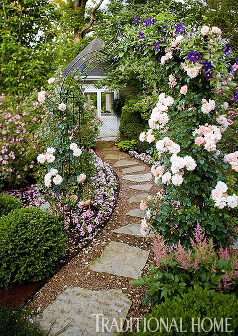 . Garden Flagstone, Garden Courtyard, Garden Walkway, Creative Gardening, Traditional Landscape, Garden Pathway, Garden Path, Romantic Garden, Gorgeous Gardens