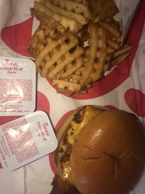 Chickfila Fries, Chickfila Aesthetic, Food Babe, Food Therapy, Yummy Comfort Food, Food Drinks Dessert, Chick Fil A, Food Goals, Food Obsession