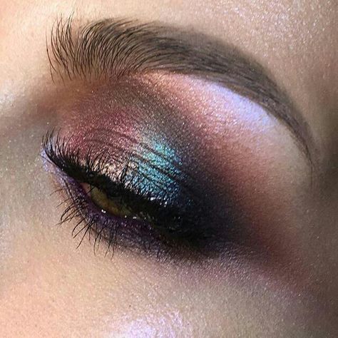 xx Avant Garde Makeup, Bold Makeup, Oil Slick, Makeup Goals, Gel Eyeliner, Pretty Makeup, Artistry Makeup, Colorful Makeup, Beautiful Makeup