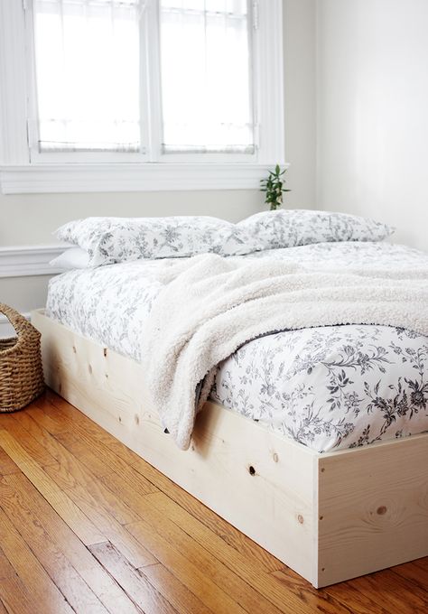 DIY Simple Bedframe @themerrythought Platform Bed Diy, Bedframe Diy, Simple Bed Frame, Diy Projects For Bedroom, Diy Platform Bed, Bed Platform, Diy Bed Frame, Bed Plans, Simple Bed