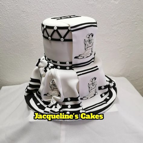 Xhosa Wedding, African Wedding Cakes, African Cake, African Traditional Wear, Traditional Wedding Cakes, White Cakes, African Traditional Wedding, Wedding Cake Table, Traditional Cakes