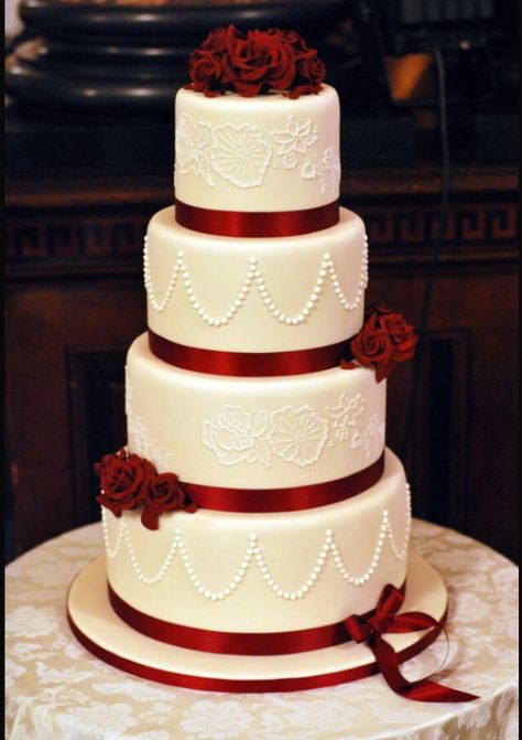 Wedding cake Burgundy Wedding Cake, Romantic Wedding Cake, Wedding Cake Table, Cake Lace, White Wedding Cakes, Unique Wedding Cakes, Gold Wedding Cake, Cool Wedding Cakes, Elegant Wedding Cakes