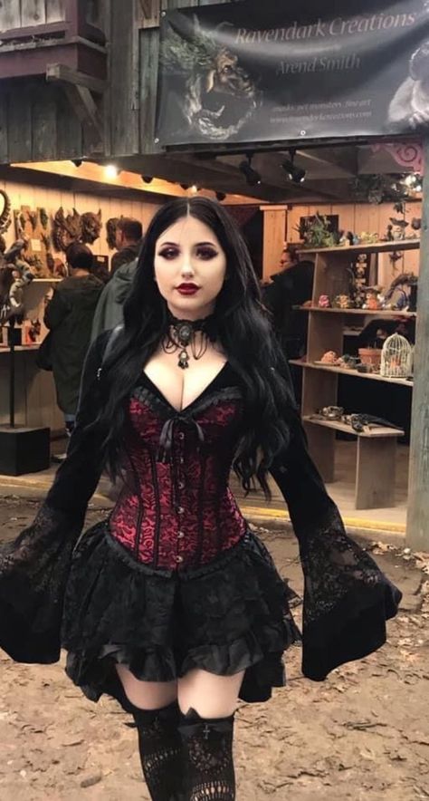 Vampire Costume Women, All Black Halloween Costume, Corset Halloween Costumes, Goth Halloween Costume, Black Dress Halloween Costume, Women Halloween Costume Ideas, Black Halloween Costumes, Kostum Halloween, Vampire Halloween Costume