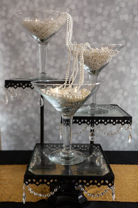 These DIY Gatsby party centerpieces are awesome! I love the ones made with ostrich feathers and the champagne glass tower. A perfect addition to my roaring 20s party decor. #entertainingdiva #roaring20s #gatsbywedding #centerpieces #partydecor #diypartydecor Champagne Glass Tower Gatsby Party, Gatsby Party Ideas 1920s, The Great Gatsby Centerpieces, 1920s Party Centerpieces, Hollywood Glam Bridal Shower Ideas, 20s Decorations 1920s Party, Gatsby Cupcakes Ideas, The Great Gatsby Decorations, Gatsby Party Theme Decoration