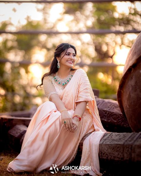 Graceful and timeless 😍✨ . @realactress_sneha Photography @ashokarsh Couture @swaasabygeetu Makeup @vijiknr . For more details www.ashokarsh.com Sneha Saree, Sneha Prasanna, Sneha Actress, Long Indian Hair, April 6, April 7, Indian Hairstyles, Beautiful Saree, Girl Face