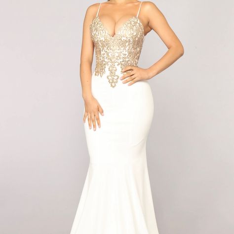 White and gold quinceanera dresses