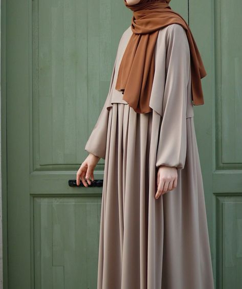 Simple Burkha Designs, Burkha Designs, Gamis Simple, Simple Abaya, Islamic Modest Fashion, Moslem Fashion, Colour Combinations Fashion, Street Hijab Fashion, Color Trends Fashion