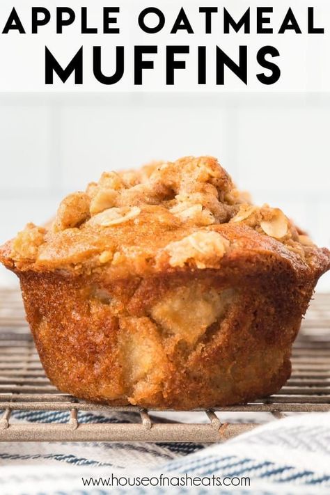 Easy Grab And Go Breakfast, Apple Oatmeal Muffins, Oatmeal Muffin Recipes, Apple Streusel, Cooking Oatmeal, Apple Oatmeal, Oat Muffins, Apple Muffins, Grab And Go Breakfast