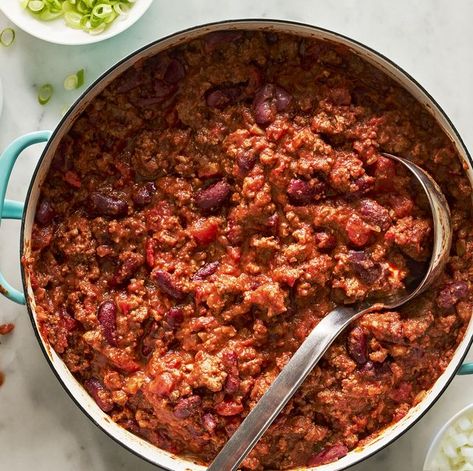 Classic Chili Spanish Chili Recipe, Turkey Chili Recipe Easy, Easy Turkey Chili, How To Cook Chili, Homemade Chili Recipe, Chilli Recipe, Classic Chili, Chili Recipe Turkey, Mince Recipes