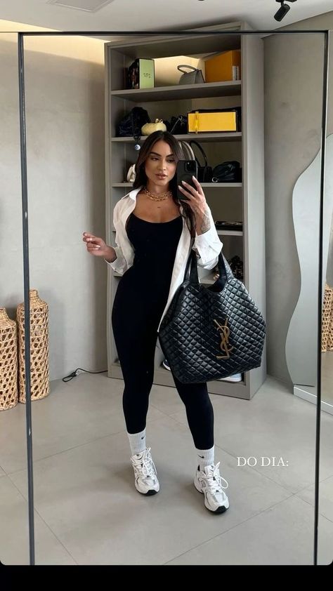 Comfy Legging Outfits Summer, Casual Retail Work Outfits, Spring Nyc Outfit Street Styles, Summer Leggings Outfits Casual, Leggings Airport Outfit, Summer Casual Outfits For Women 2024, Leggings Outfit Winter Dressy, Dressy Outfits With Sneakers, Grown Woman Outfits Summer