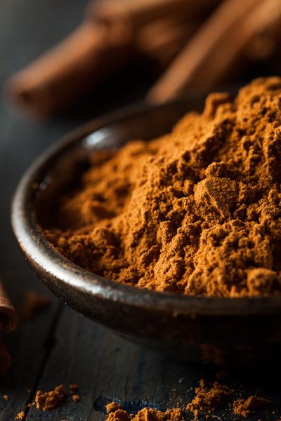 Spices Photography, Ceylon Cinnamon, Food Photography Inspiration, Cinnamon Powder, Cinnamon Spice, Spices And Herbs, Korn, Food Styling, Food Photo