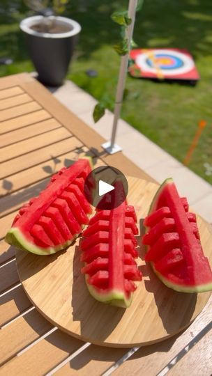 Watermelon Slicing Ideas, Watermelon Carving Graduation, Watermelon Decorations, Watermelon Snack, Fruit Hacks, Tea Treats, Fruit Trays, Watermelon Decor, Watermelon Art