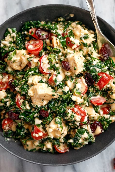 Healthy Chicken Kale Salad - #salad #chicken #eatwell101 #recipe - This chicken kale salad is so easy and packed to the max with goodies! - #recipe by #eatwell101 Chicken Kale Salad, Salad With Cauliflower, Honey Chipotle Sauce, Kale Chicken Salad, Cauliflower Parmesan, Chicken Kale, Salad Kale, Salad Chicken, Kale Salad Recipes