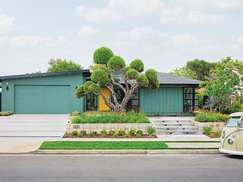 When Deidre Campbell and her husband, Frank, walked through this Newport Beach home, she didn’t know it would become her renovation project. See the stunning and colorful results at atomic-ranch.com! Mcm Backyard, Newport Beach Homes, Atomic Ranch, Mid Century Ranch, Beach Home, Newport Beach, Renovation Project, Newport, House Tours