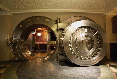 The Bedford chicago Wicker Park Chicago, Bank Vault, Chicago Bars, Vault Doors, Chicago Neighborhoods, Banks Building, Cool Restaurant, Restaurant Lounge, My Kind Of Town