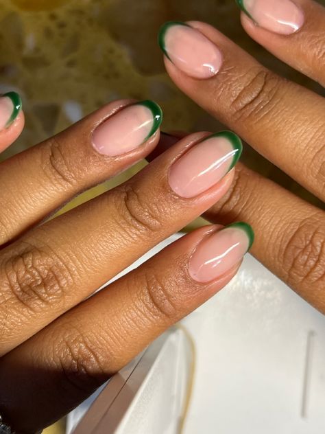 Green French Tip Natural Nails, Green Tip Short Nails, Short Gel Nails Green French Tip, Green Tip Nails Short, Short Almond Polygel Nails, Micro Manicure French, Biab Nails Green, Green Detail Nails, Natural Nails French Tip Color