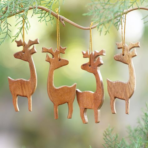 Carved from suar wood with a beautiful natural grain this ornament set is full of handcrafted charm. The set of four reindeer ornaments is presented by Eka in Bali. Wood Carving Christmas Ornaments Patterns, Dremel Christmas Ornaments, Carving Christmas Ornaments, Xmas Wood Projects, Christmas Woodworking Projects That Sell, Christmas Carving Ideas, Cnc Christmas Ornaments, Wood Carved Christmas Ornaments, Wood Carving Christmas Ornaments