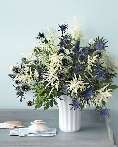 Summer Wedding Centerpieces, Purple Flower Arrangements, Summer Flower Arrangements, July Flowers, White Flower Arrangements, Unique Flower Arrangements, Sea Holly, Daucus Carota, Elegant Centerpieces