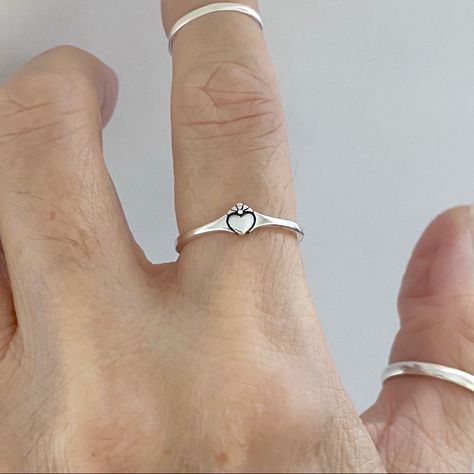 Sterling Silver Dainty Dainty Little Heart Claddagh Ring, Irish Ring, Friendship Ring, Loyalty Ring, Boho Ring, Midi Ring, Pinky Ring, Index Ring, Thumb Ring, Silver Ring, 925 Stamped Face Height: 4 Mm Finish: Oxidized Material: 925 Sterling Silver Claddaugh Ring, Pinky Promise Ring, Index Ring, Irish Ring, Cute Promise Rings, Paw Print Ring, Queen Rings, Irish Ring Claddagh, Irish Rings