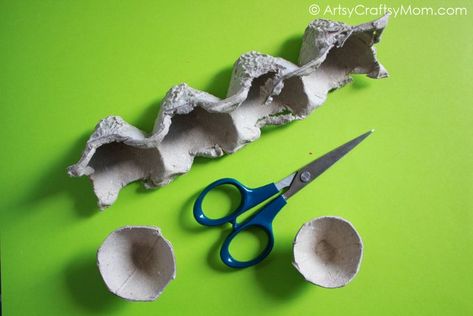 This Egg Carton Mushroom Craft for Kids is super easy to make and will remind you of the Smurfs' cute houses! With an egg carton & paints, you're all set! Cute Houses, Egg Carton Flowers, Woodland Fairy Party, Fruit Crafts, Toilet Roll Craft, Egg Shell Art, Mushroom Crafts, Diy Flores, Fleurs Diy