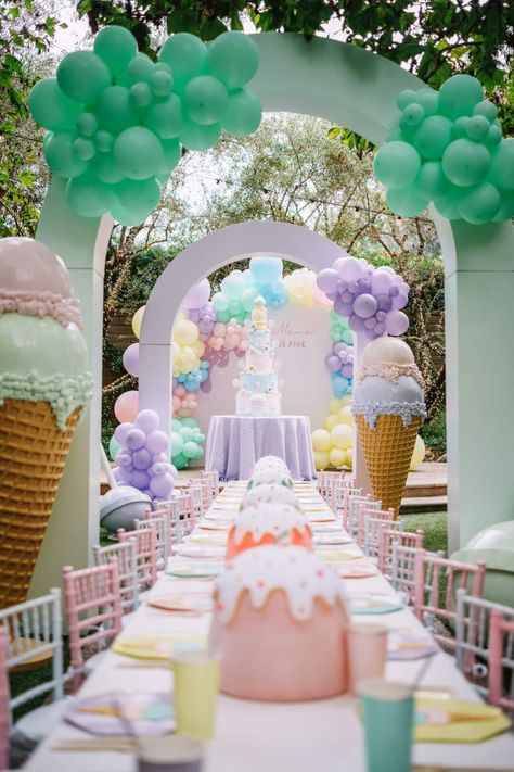 Take a look at this magical candyland birthday party! The table settings are amazing!! See more party ideas and share yours at CatchMyParty.com Candyland Birthday Table Decor, Candyland Birthday Party Ideas, Candyland Party Theme, Candyland Birthday Party, Candy Birthday, Girls Birthday Party Themes, Carnival Themed Party, Candy Birthday Party, Kids Themed Birthday Parties