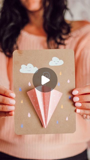 124K views · 7.9K likes | Maeva Gruaz ♡DIY•Création on Instagram: "Bonjour tout le monde 🧡☀️
C’est avec un beau rayon de soleil qui vient éclairer mon bureau que je vous propose cette petite activité de saison ☺️
Une jolie carte en papier pour annoncer les pluies d’automne et les promenades en forêt 🌳 

Très belle journée à tous 🧡✨

#diy #automne #parapluie #loisirscreatifs #umbrella #craft #activitémanuelle #activiteenfant #carte #faitmaison" Umbrella Craft, On Instagram