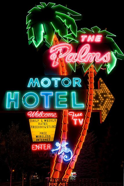 The Palms Motor Motel - Portland, Oregon - photo by Curtis Gregory Perry Retro Signage, Vintage Neon Signs, New Retro Wave, Neon Nights, Retro Sign, Neon Aesthetic, Old Signs, Neon Art, Poster Vintage