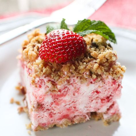 Strawberry Squares, Frozen Strawberry, Oven Roasted Potatoes, Square Recipes, Strawberry Desserts, Frozen Strawberries, Strawberry Recipes, Oven Roast, Roasted Potatoes